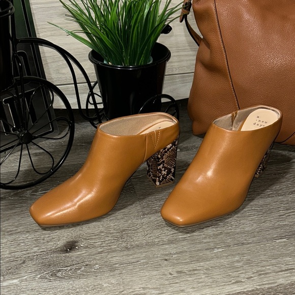 A New Day Tan Mules Smooth Leather Slip-On - Picture 5 of 12